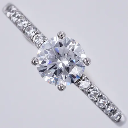 Ring med vita stenar, stl: 17 ¾, bredd ca 1-5mm, Chanti, 925/1000 silver Vikt: 1,6 g