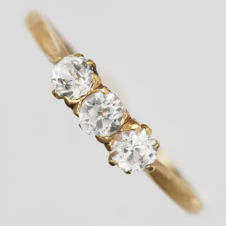 Ring med vita stenar, stl 18¾, tillverkad år 1924, bruksskick, 18K Vikt: 1,2 g