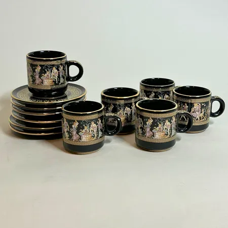 6 Kaffekoppar med fat, grekiska Adis, höjd 5,5cm, fat Ø10,5cm, två naggade kaffekoppar i underkant