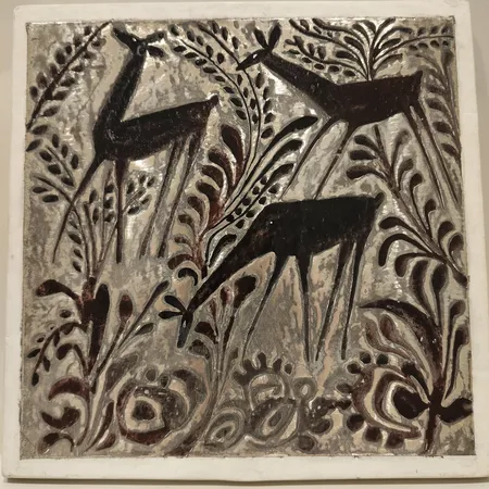 Väggplakett med silvermåleri, motiv med rådjur, Börje Skohg för Gustavsberg, signerad, märkt med studio handen, stämpelmärkt, stengods, 23x23cm Skickas med paket.