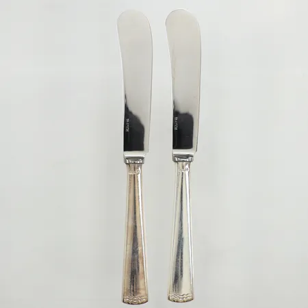 Två smörknivar, modell Diana, längd 17cm, blad i rostfritt stål, kraftiga repor, 830/1000 silver Bruttovikt 86,1g 