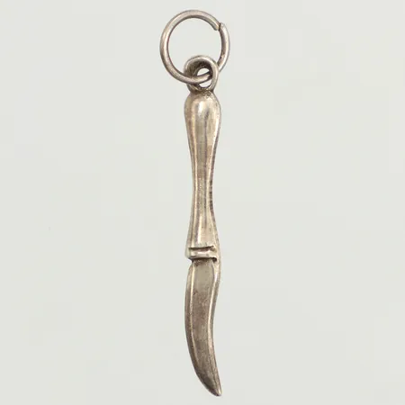 Hänge kniv, längd 40mm, bredd 3,8mm, 925/1000 silver  Vikt: 1,1 g