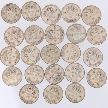 23 Mynt nominellt värde 25 öre, ca 1930-40, 600/1000 silver Vikt: 54,6 g