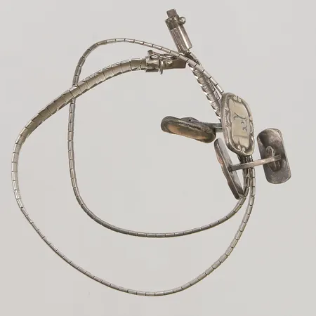 Diverse silversmycken, skador och gravyr finns, S830/1000, 25,9g.