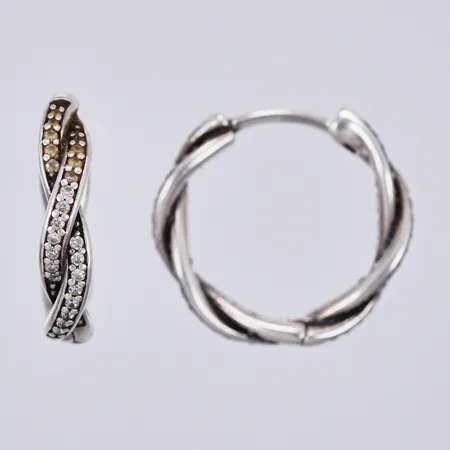 Ett par örhängen med vita stenar, Pandora, Creoler, Ø18mm, 925/1000, silver Vikt: 4 g