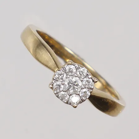 Ring med diamanter totalt ca 8x 0,01ct, 1 x 0,10ct, stl ca 16½, GHA, 18K Vikt: 3,2 g