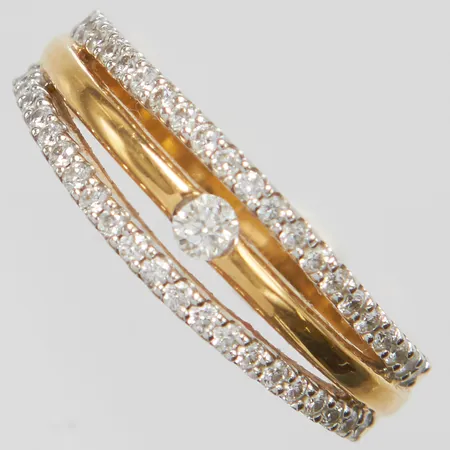 Ring med diamanter 1 x ca.0,05ct samt 42 x ca.0,005ct, Ø17, bredd: 3,2-6,3mm, GHA, 18K Vikt: 4,8 g