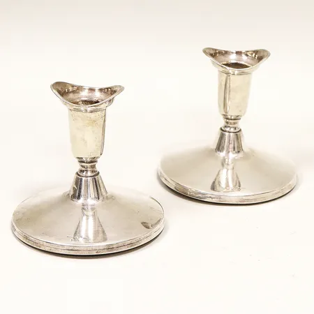 Ett par ljusstakar, 8,5cm, fylld botten, bruttovikt 279,5g, repor, defekter, silver 830/1000.