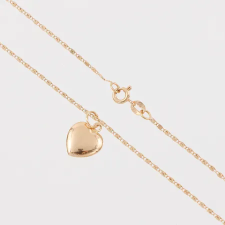 Collier med hänge, längd ca 40 cm, hängets höjd ca 13 mm, 18k. Vikt: 2,6 g