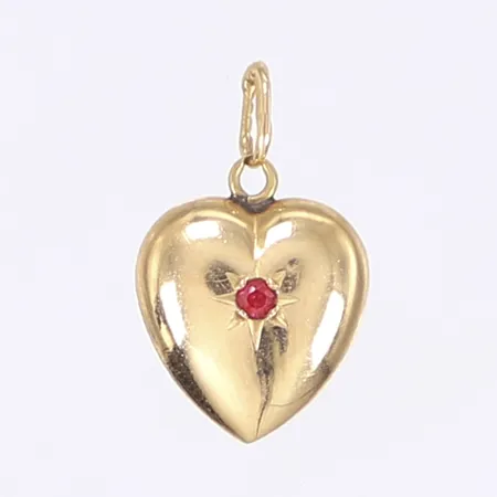 Hänge hjärta med röd sten, längd inkl ögla 18mm, bredd 11mm, 18K Vikt: 0,7 g
