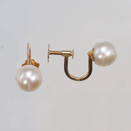 Ett par örhängen med pärlor, 20x12mm, 18K, bruttovikt 2,6g Vikt: 2,6 g