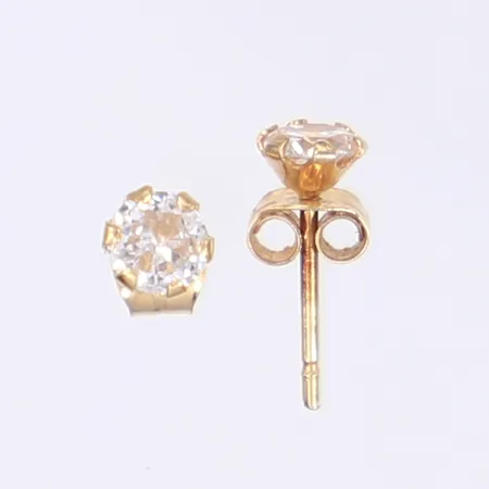 Ett par örhängen med vita slipade stenar, Ø4mm, 18K Vikt: 0,6 g