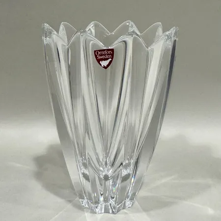 Vas, Orrefors, höjd 15cm, etikettmärkt Skickas med paket.