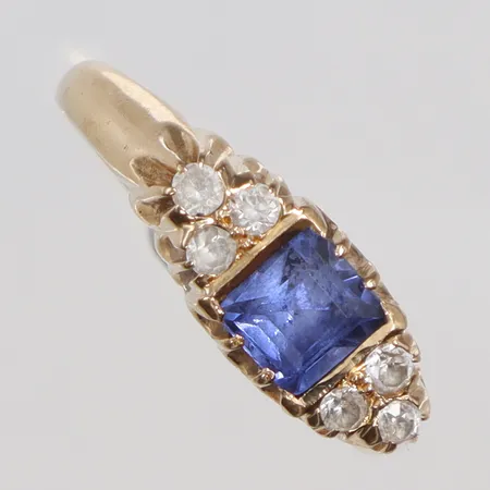 Ring med blå sten samt vita stl 17½ bredd 2-5mm, J.P (Petterssons Eftr Juvelerar Ab Joh) Stockholm 1950, 18K Vikt: 4,2 g