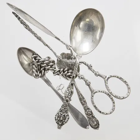 Diverse silver, skadat, udda, 830/1000 Vikt: 94,9 g