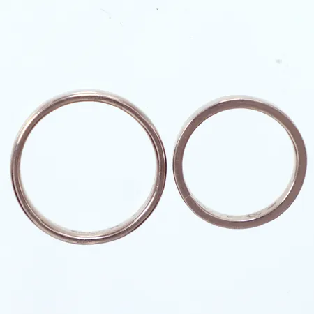2 ringar vitguld Ø15mm, 17¾, gravyr,  18K  Vikt: 9,7 g