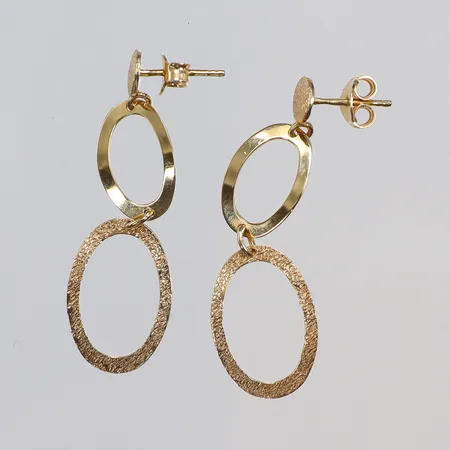 Ett par örhängen 40x13mm, 18K Vikt: 3 g