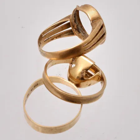 Diverse defekt guld, 18K, vikt 8,19g.