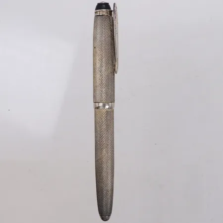 Reservoarpenna, längd 13cm, stift i 14K, Tjeckoslovakien, troligen Prag, numrerad 1304, silver 900/1000 Vikt: 27,6 g