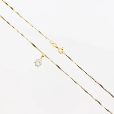 Kedja Venezia, 42,5cm, bredd 1mm (intrasslat hår) 1 hänge vit sten, 12x5mm, 18K Vikt: 3,6 g