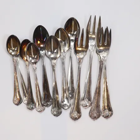 4st Mockaskedar 4st Kaffeskedar, 4st Dessertgafflar modell Sachsisk silver 830/1000 Vikt: 197,2 g