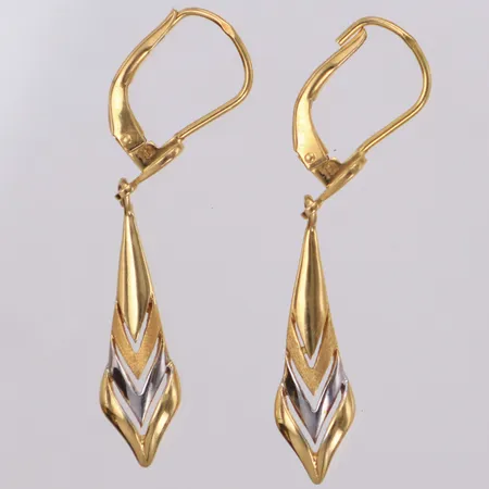 Ett par örhängen, längd 38,7mm, bredd 6,5mm, tvåfärgad, 18K Vikt: 2,5 g