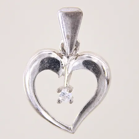 Hänge, hjärta, med vit sten, 23x17mm, silver 830/1000 Vikt: 1,7 g