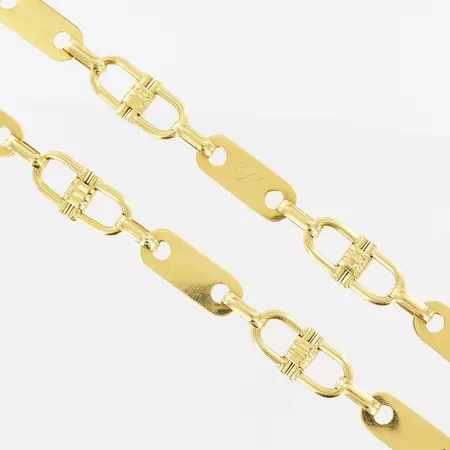 Kedja, ca 68cm, bredd 11mm, gravyr, 18K.   Vikt: 88,2 g