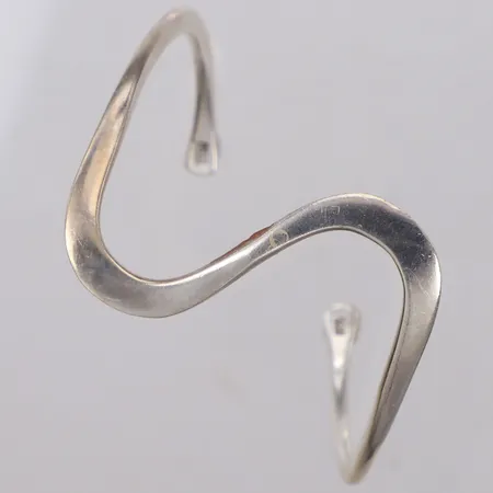 Armring, öppen modell, bredd 2-4,8mm, GHA, öppen modell, silver 925/1000 Vikt: 12,7 g
