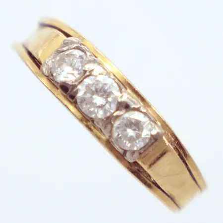 Ring vita stenar, Ø18mm, 18k Vikt: 3,7 g