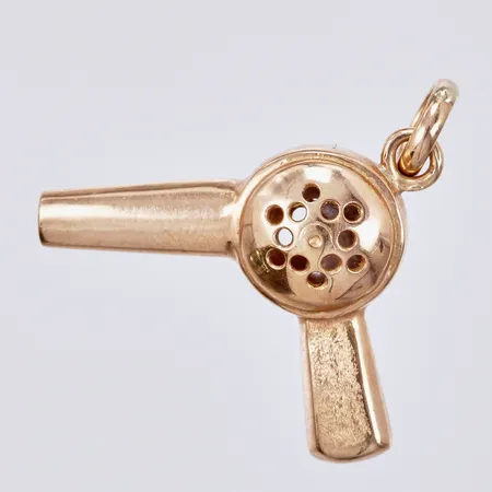 Hänge hårfön, längd ca 28mm, bredd ca 21mm, GJA, 18K Vikt: 3,8 g