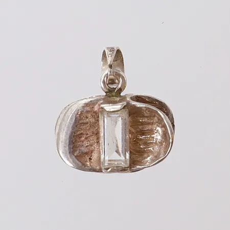 Hänge med sten, ca 14,5x12mm inkl ögla. 925/1000 silver Vikt: 1,3 g