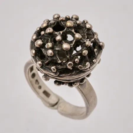  Ring i silver, stl 16, öppen skena, bredd 3,5-17,8mm, 830/1000, tillverkad av Stigbert, vikt 8,92g.