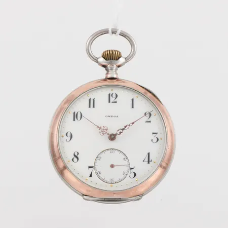 Fickur Omega, tickar igång men ej funktionstestat, diameter ca 5 cm,silver.