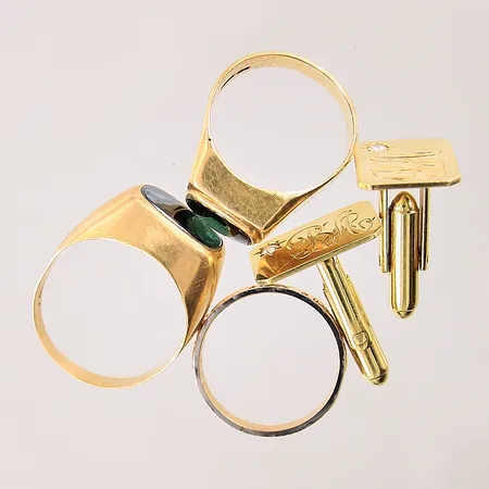 Guldsmycken, diamanter 2 x ca 0,10ct, stenar, bucklor, repor, delvis vitguld, gravyrer, 18K  Vikt: 37 g