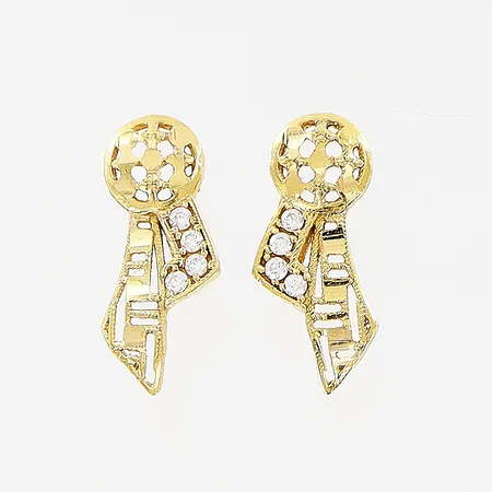 Ett par örhängen, stenar, 13x5,5mm, 21K. Vikt: 0,9 g