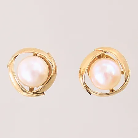 Ett par örhängen med odlade pärlor, Ø9mm, 18K  Vikt: 1,8 g