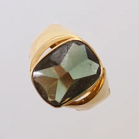 Klackring med grön sten, stl: 20, bredd 4-16,4mm, bucklor, 18K  Vikt: 5,4 g