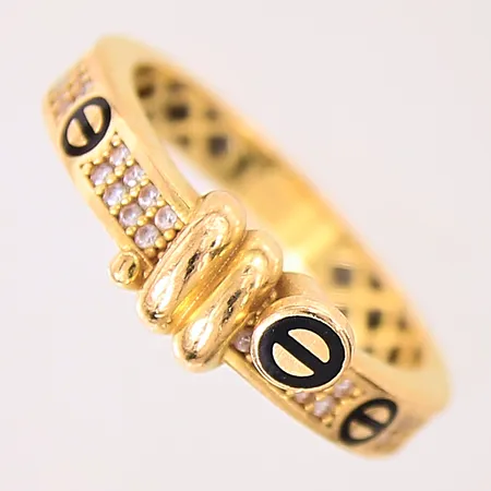 Ring med vita stenar, stl 18½, bredd 3-7mm, 21K  Vikt: 4,1 g