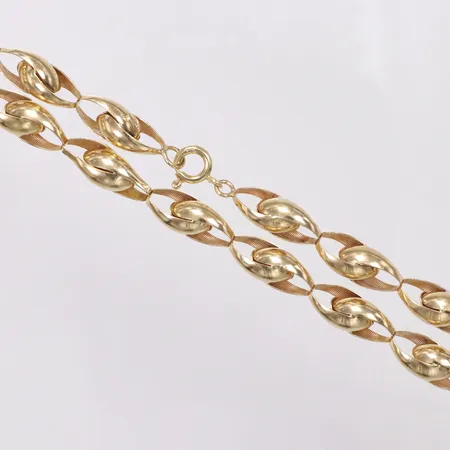 Collier, längd 71cm, bredd ca 7,5mm, 18K  Vikt: 33,1 g