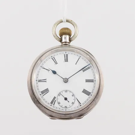 Fickur, fungerar ej,trådsprickor på urtavlan, diameter ca 5 cm,silver. Vikt: 0 g