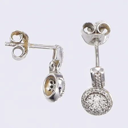 Ett par örhängen med diamanter totalt ca 0,10ctv, 11x6mm, vitguld 18K Vikt: 1,8 g