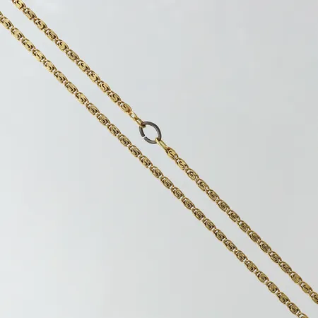 Kedja, ca 60cm, bredd 2mm, saknar lås, del i oädel metall. 18K  Vikt: 10,9 g