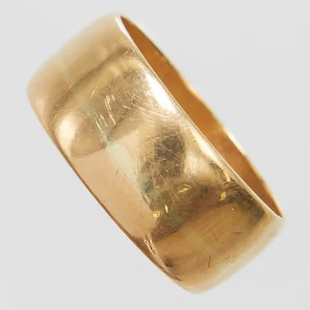Ring, slät, Ø19, bredd: 8,6-8,8mm, personliga gravyrer, två ihoplödda ringar, synliga lödfogar, svenska stämplar, 18K Vikt: 7,7 g