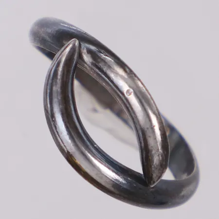 Ring, stl 17½, bredd 2,8-8,4mm, silver 925/1000 Vikt: 2,1 g