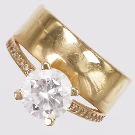 Ring, vita stenar, stl 16, bredd 2-11,7mm, 14K  Vikt: 3,2 g