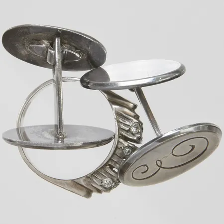 Diverse silver, monogramgravyr, vita stenar, 830/1000 Vikt: 13,3 g