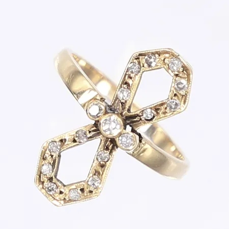 Ring rosett med dia 17x ca 0,01ct, stl 16¼, bredd 20mm, 14K Vikt: 3,1 g