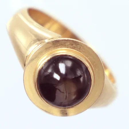 Ring,  Stjärnsafir, Ø20¾,  Andersons Aktiebolag Juvelerare E Västervik år 1968, 18k   Vikt: 10,3 g