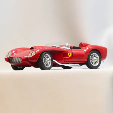 Modellbil Burago, Ferrari 250 Testarossa (1957), Skala 1:18, längd 24cm, visst slitage, made in Italy, metall samt plast Skickas med paket.